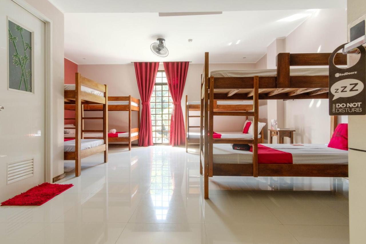 Reddoorz Plus @ West Nautical Road Puerto Galera Kültér fotó